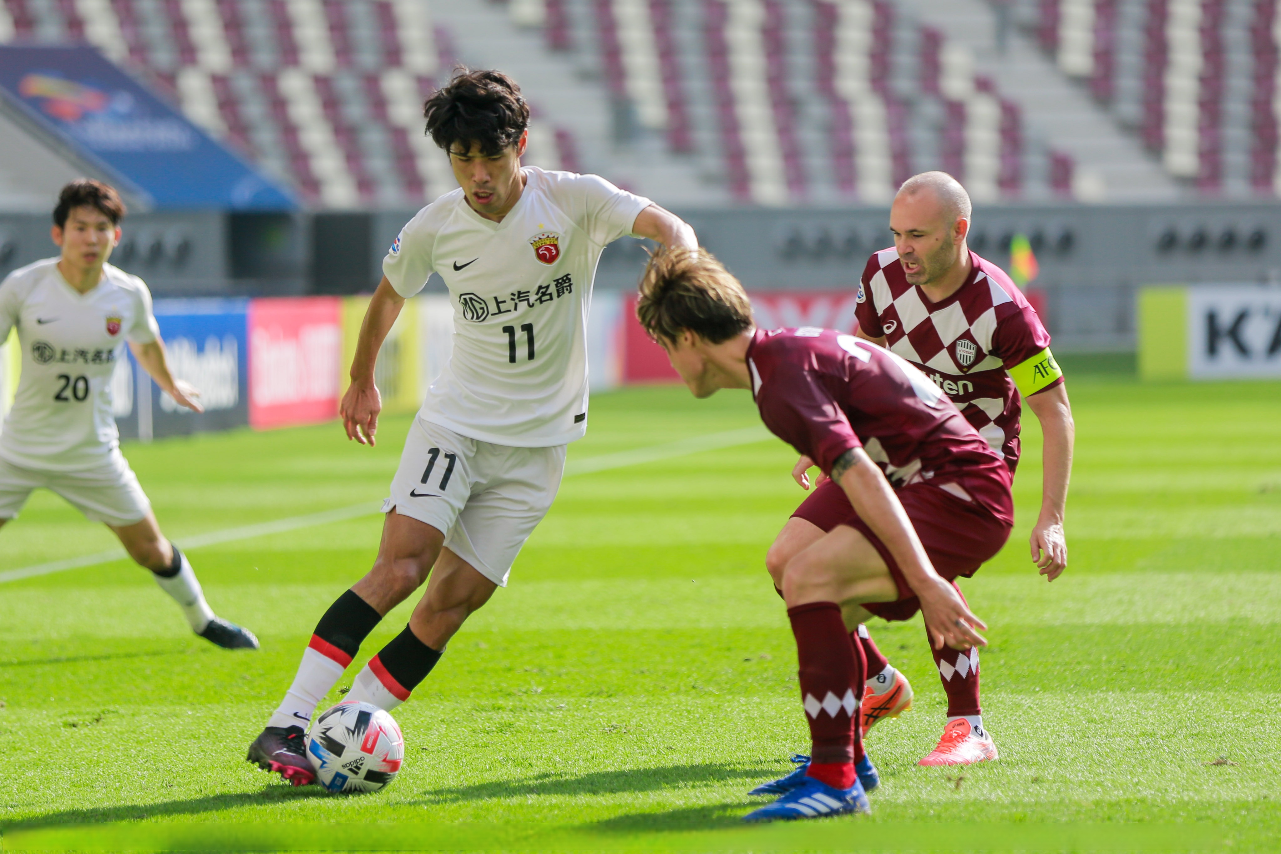 包含上海久事训练开放日，国际比赛日篮板制胜引欢呼，欧超杯在即，团队化学反应显著的词条九游会对战入口